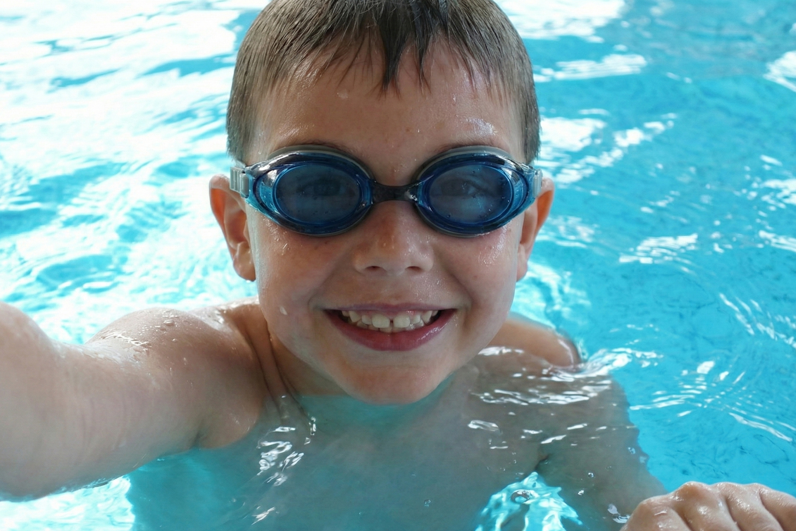 Saarbrücken Schwimmkurs Junge taucht