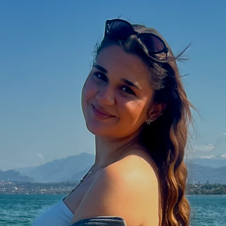 cropped-Tuana-C-Schwimmlehrerin.png